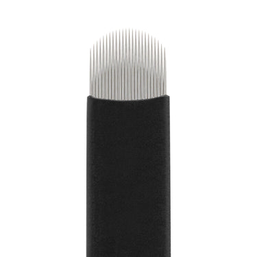The Perma U24 Nano Blades 0,16 mm voor professionele microblading met 24 ultrafijne naalden, verpakking van 50 stuks.