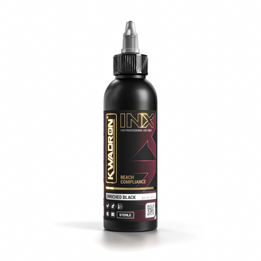 tinta negra tatuajes de líneas finas tatuajes PMU tinta negra profunda innovadora tecnología SONIC DIFFUSION PIGMENTS™ Kwadron Inx nuevo tipo de fórmula de tinta de tatuaje negra, aplicación precisa y sin esfuerzo Tatuajes KWADRON INX™ retiene la intensidad de los tonos saturados PMU