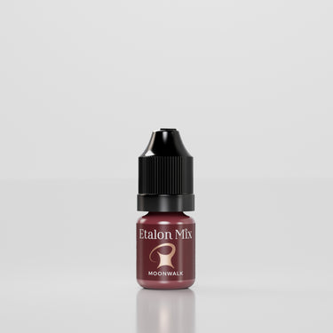 „Moonwalk“ aus dem Favors Etalon Mix Set wurde von Etalon Mix in Zusammenarbeit mit Darya Reznikova entwickelt. Es handelt sich um einen dunklen, kühlen, staubigen Violettton. Ein kühl getöntes organisches Pigment mit mittlerer Deckkraft. Entwickelt, um Farbmischungen abzukühlen und den Farbtönen zusätzliche Tiefe zu verleihen.